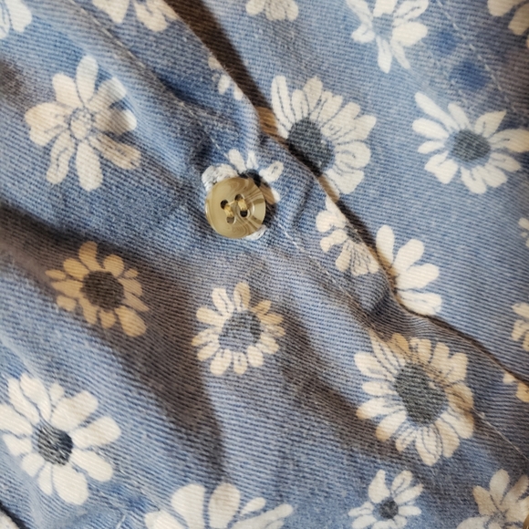 Retro Floral Buttom Up Top - Picture 3 of 3